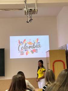 Španělštináři besedovali s dívkou z Kolumbie