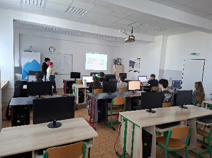 Kódování budoucnosti: výuka programování na našem gymnáziu